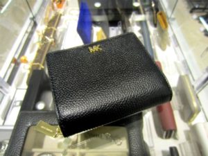 マイケルコース　ファスナー財布