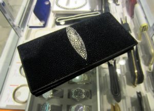 スティングレイ ファスナー長財布