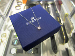 スワロフスキー　ネックレス