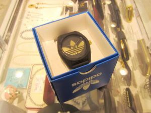 アディダス　腕時計