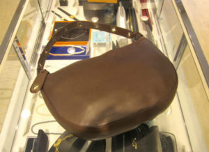 フェラガモ　ショルダーバッグ