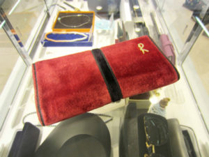 ロベルタディカメリーノ　ファスナー長財布