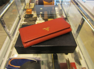 プラダ　ファスナー長財布