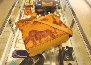 ハンティングワールド　ショルダーバッグ