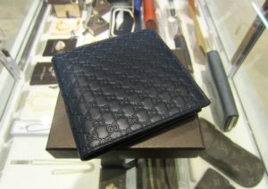 グッチ　マイクログッチシマ　二つ折り財布
