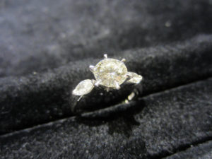 ダイヤルース　1.03ct