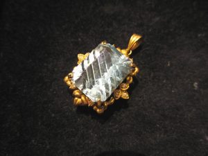 アクアマリン　K18YG　ダイヤ付トップ