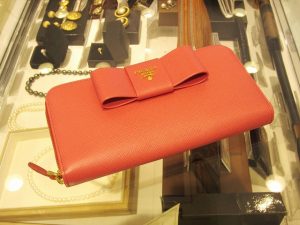 プラダ　ラウンドファスナー長財布