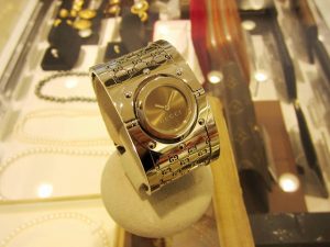 グッチ　バングルウォッチ