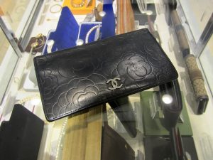 シャネル　カメリア　ファスナー長財布