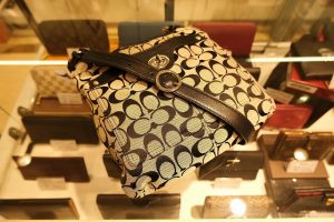 コーチ　シグネチャー　ショルダーバッグ