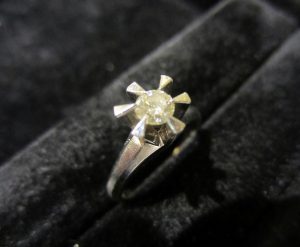ダイヤルース　0.21ct