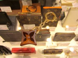 ルイヴィトン　フラワー　キーホルダー