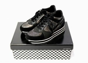 ノーネーム　スニーカー