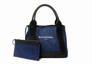 バレンシアガ　ネイビーカバ