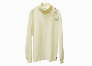 ショット　タートルネックTシャツ
