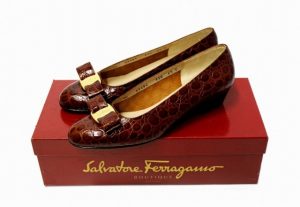 フェラガモ　ヴァラ　パンプス