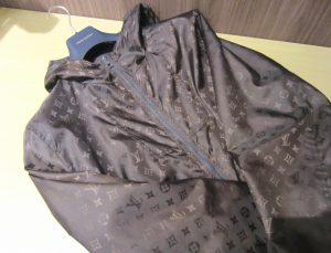 ルイヴィトン「モノグラム　リバーシブル　ジャケット」買い取りました！