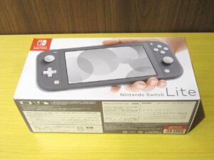 任天堂　ニンテンドースイッチライト