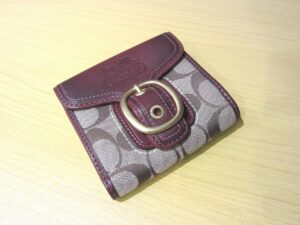 コーチ　シグネチャー　二つ折り財布