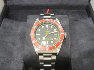 チューダー(チュードル)　ブラックベイ　レッド